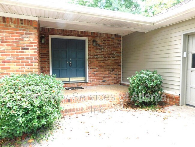 Photo - 626 Indian Hills Pkwy NE