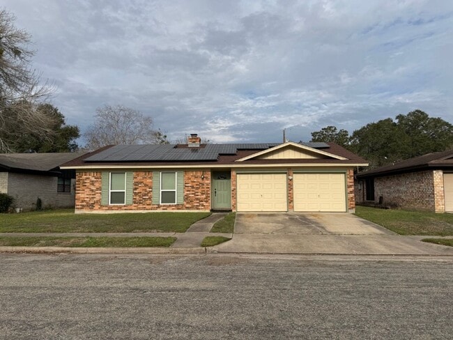 Building Photo - Available Now in Greenway Park!