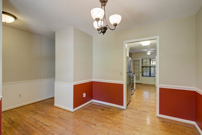 Photo - 33 Paddlecreek Ave