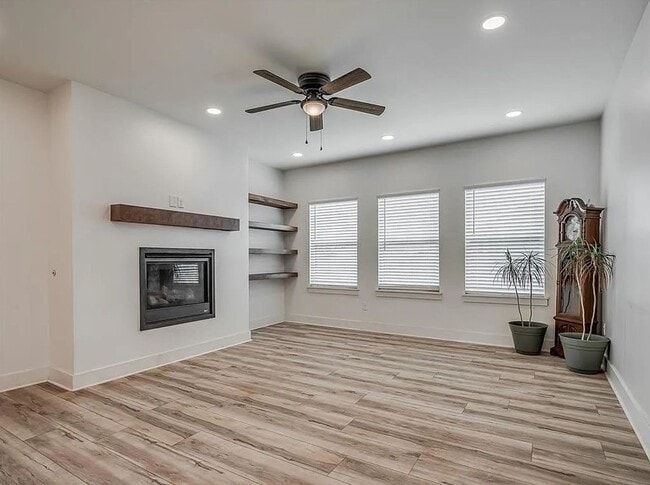 Photo - 1413 Zachary Ln