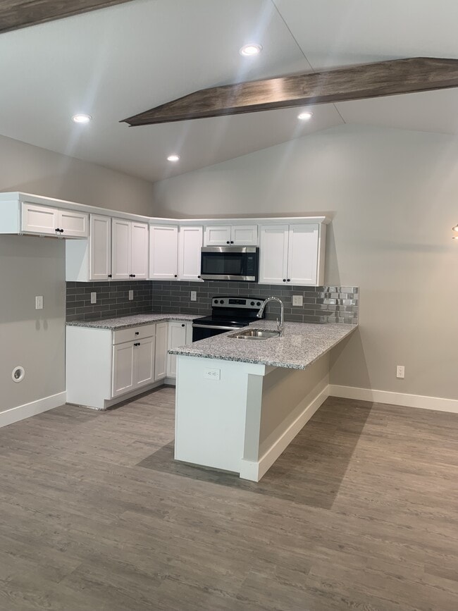 Photo - 1425 W 37th St N