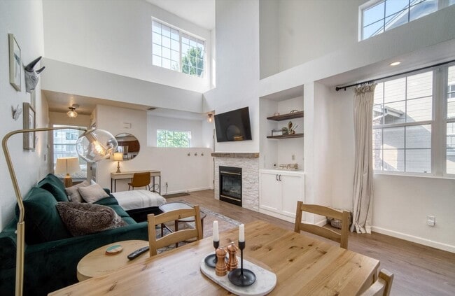 Building Photo - Fantastic Littleton condo  2 bedrooms and ...
