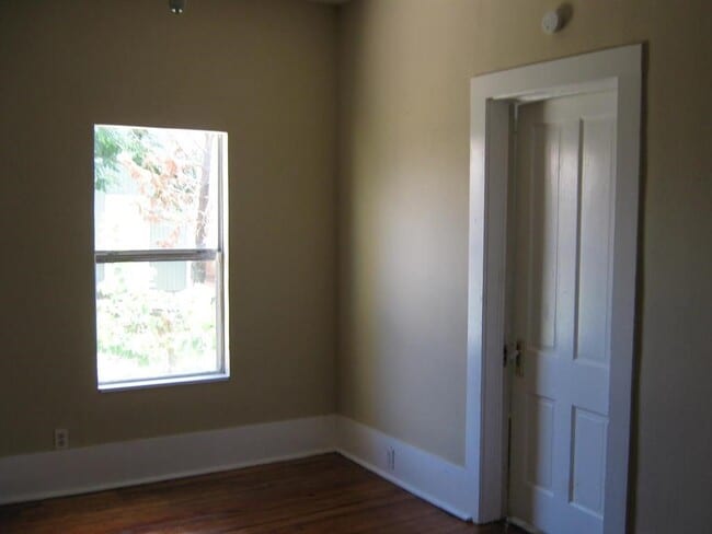 Building Photo - 823 Avenue K Rental