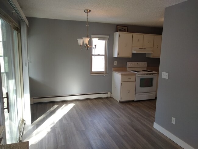 Dining/ kitchen - 3315 Chisholm Trail Unit 204