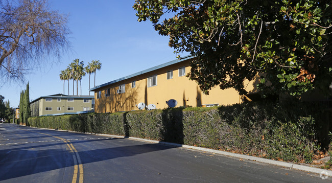 Building Photo - Palms at the Pruneyard Rental