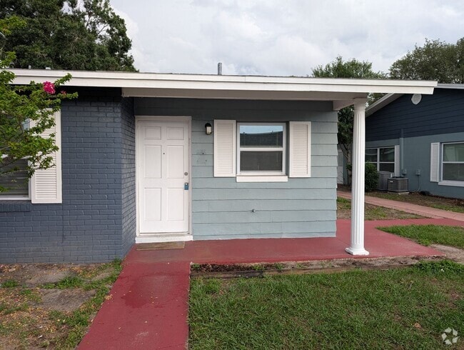 Building Photo - **2/1 with 990sqft water/sewer Included** Rental