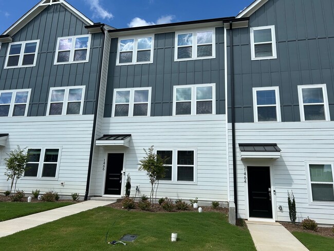 Building Photo - NEW 4 bed/3.5 bath townhome for rent in Apex