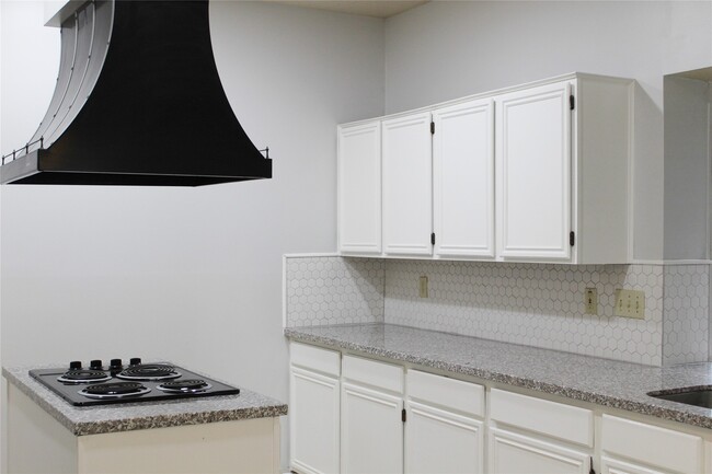 Building Photo - 4918 Maple Brook Ln Rental
