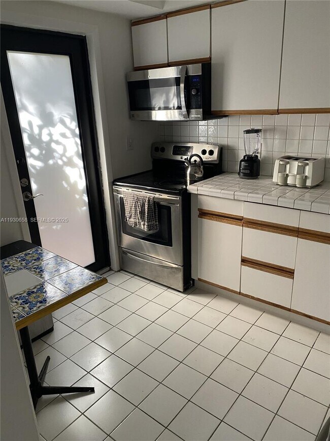 Photo - 8950 Collins Ave Unidad 7