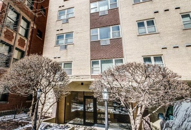 Building Photo - 420 W Aldine Ave Unit 526