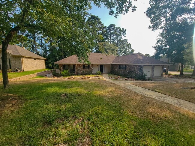 Building Photo - 813 River Oaks Dr