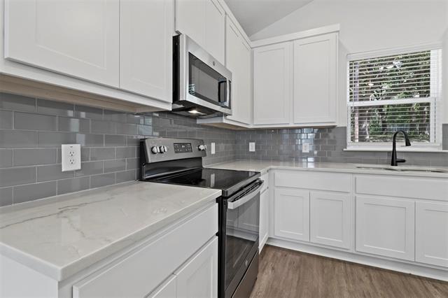 Photo - 719 Maple Row