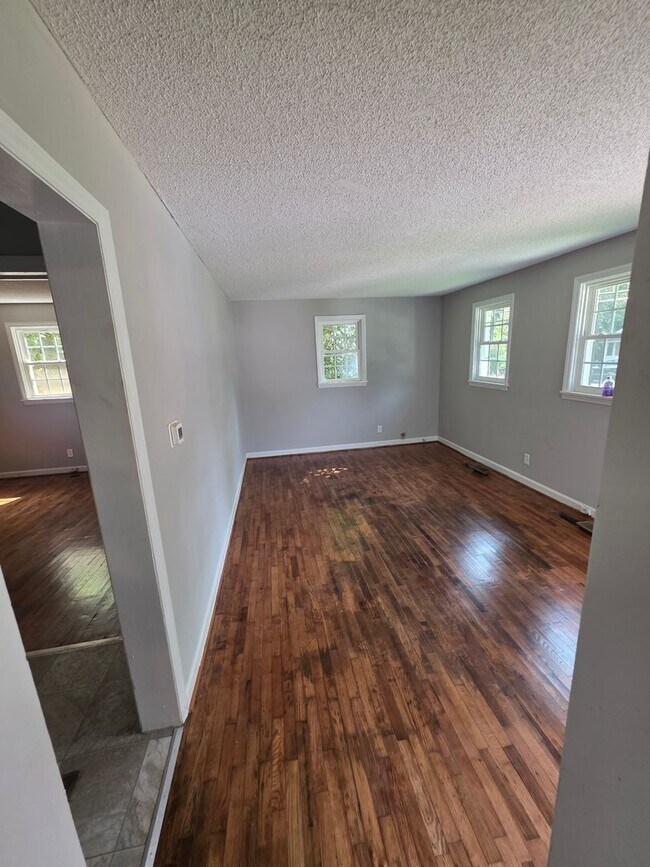 Photo - 2305 Booker St