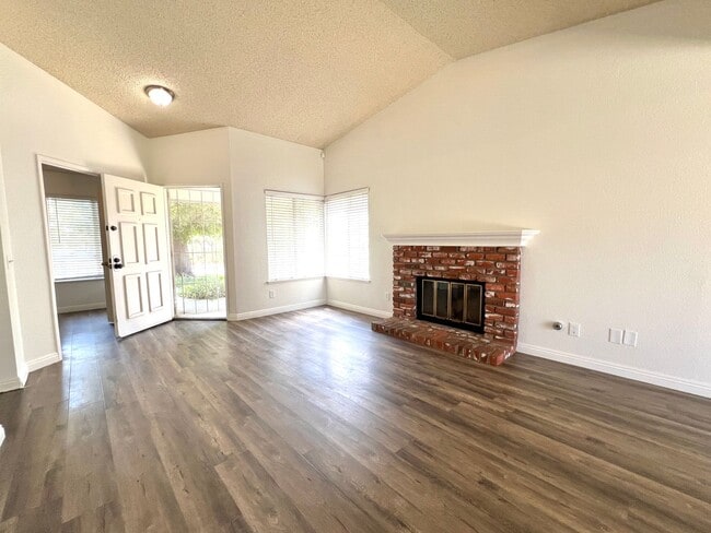 Photo - Charming Single story 3bed /2 bath newly renovated home