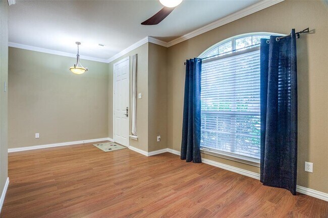 Photo - 2440 Harbour Dr