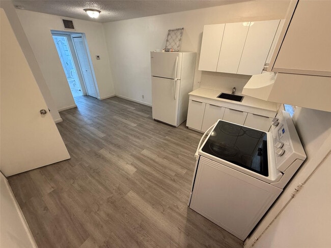 Photo - 6840 Pembroke Rd Unidad 110