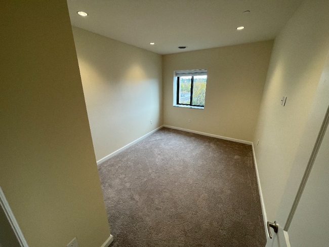 Photo - 192 Erie Blvd Unit 707