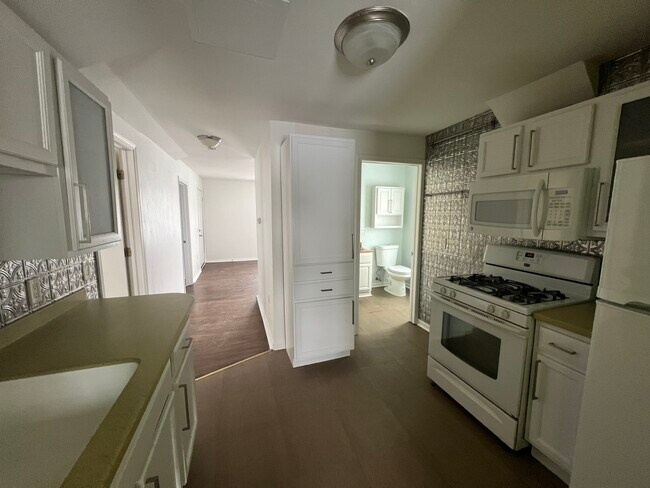 Building Photo - 245 Corry St Unit #1