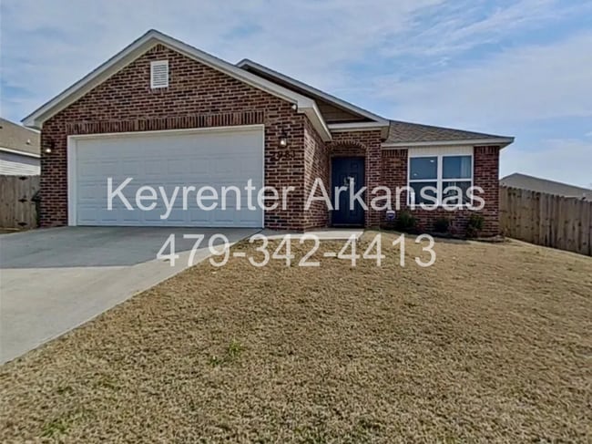 Building Photo - Stylish 3 Bed / 2 Bath with Open Layout & Backyard Retreat