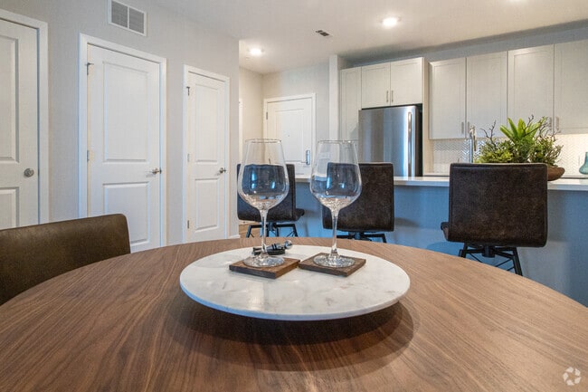 1BR, 1BA - 759 sf