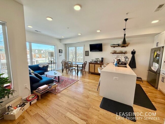 Photo - 1719 D St NE Unidad #2