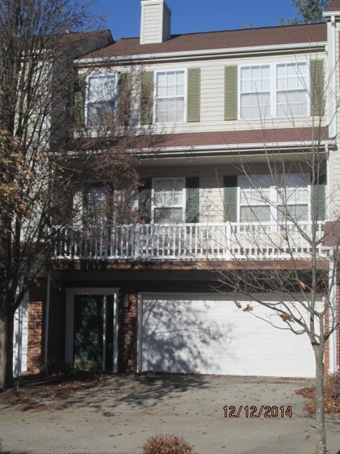 3 Bedroom 2.5 Bath Townhouse with 2 Car Garage - 3 Bedroom 2.5 Bath Townhouse with 2 Car Garage