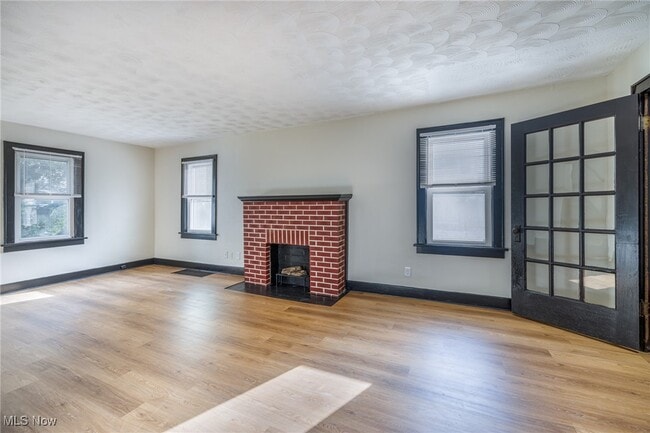 Photo - 849 Glenn St