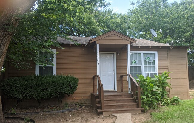 Front entrance - 3715 Trellis Ct Unit 3715 1/2 Back