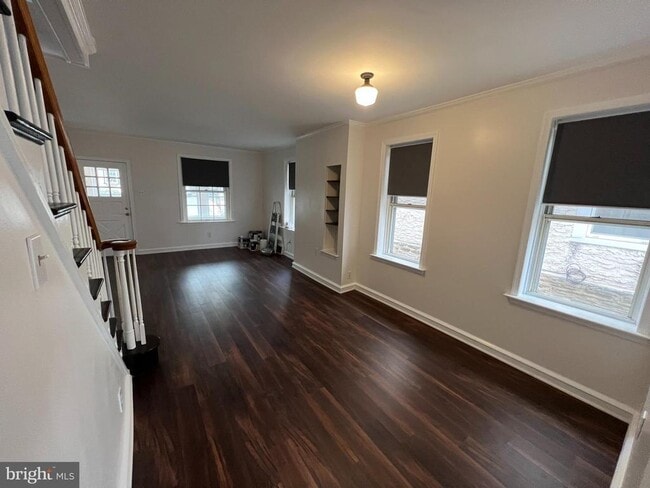 Photo - 30 W Abington Ave