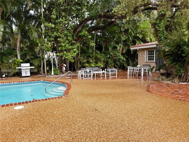Photo - 721 Saldano Ave