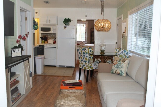 Sala y comedor - 138 Avenida de la Isla