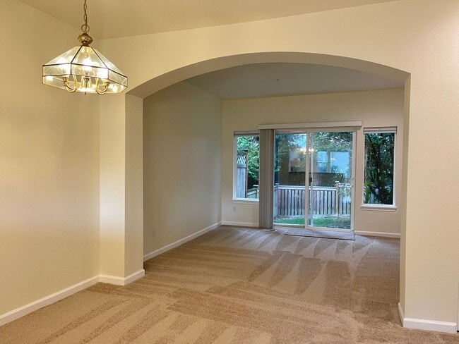Photo - Bellevue Townhome! 2 Bedroom 2.5 Bathroom!...