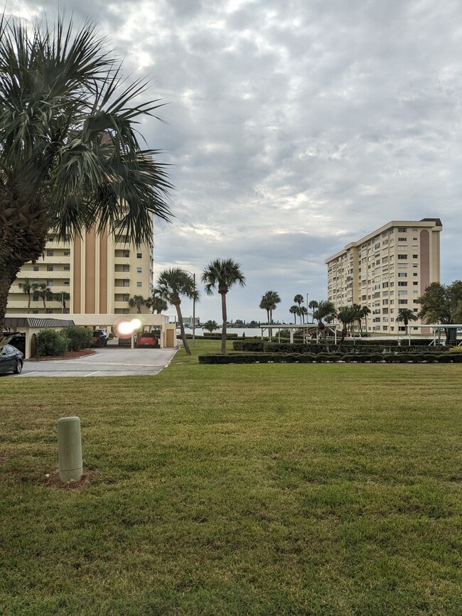 Building Photo - 4575 Cove Cir Unit Heritage 102
