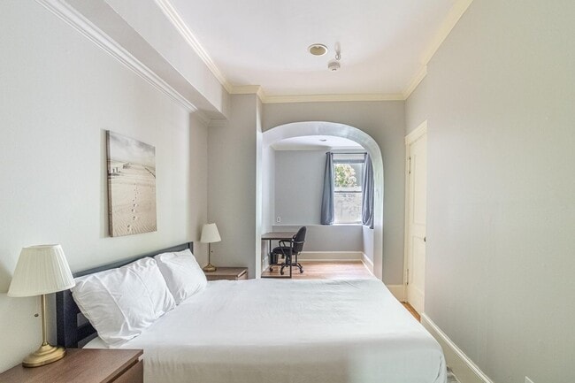 Building Photo - 129 Chiswick Rd Unit Provate Room 6A
