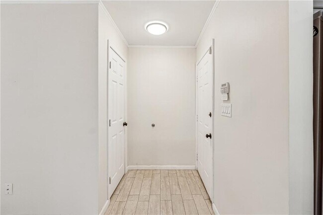 Photo - 434 McGill Pl NE