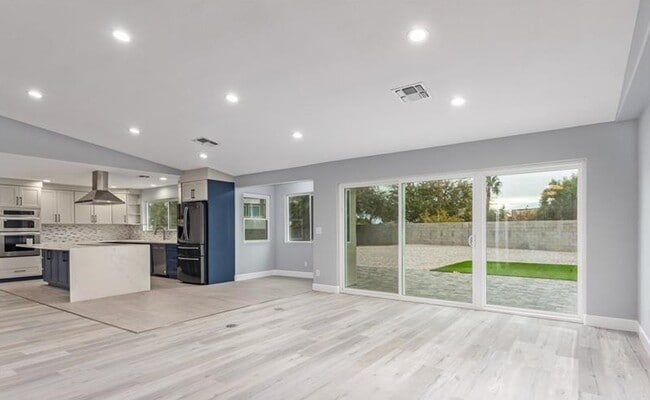 Photo - 7611 Laredo St