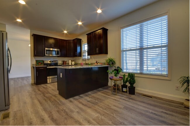 Photo - 221 Dublin Ln