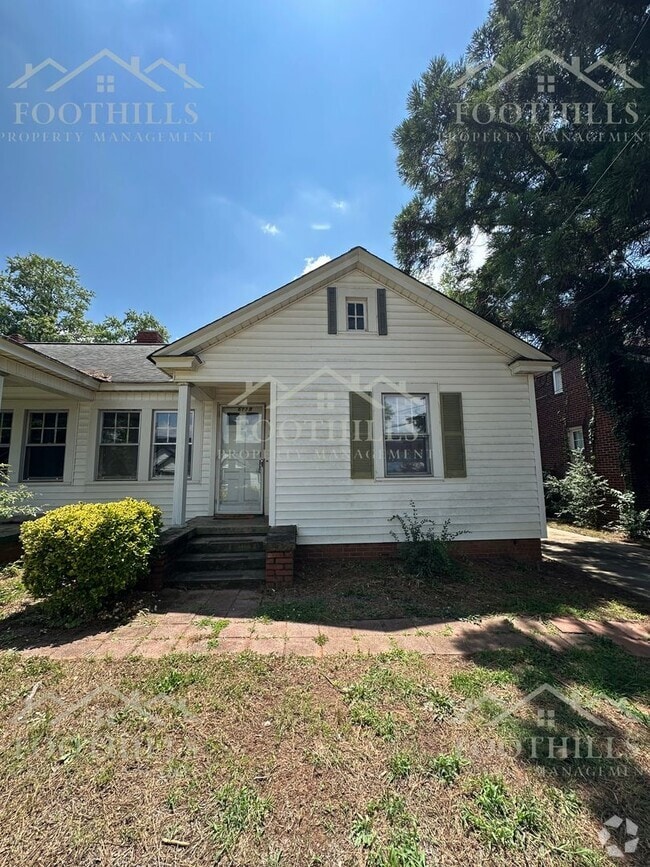 Building Photo - 1 Bedroom + Bonus Room Duplex with Storage... Rental