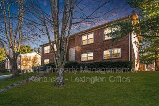 Building Photo - 3736 Camelot Dr Unit B