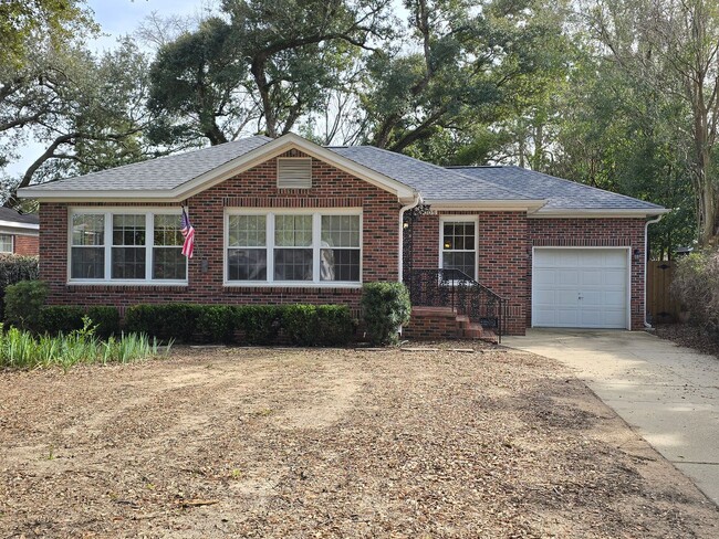 East Hill Charmer! 3 bed/2 bath /1 car ga... - East Hill Charmer!  3 bed/2 bath /1 car ga... House