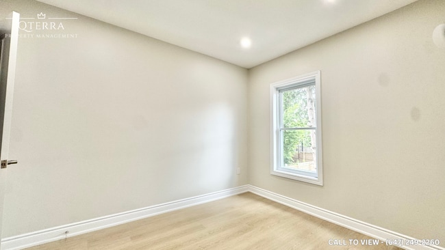 Photo - 72 Burlington St E