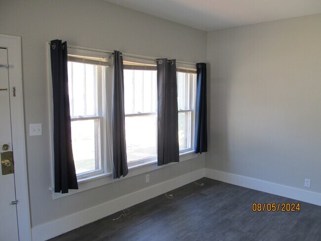 Photo - 831 Congress St