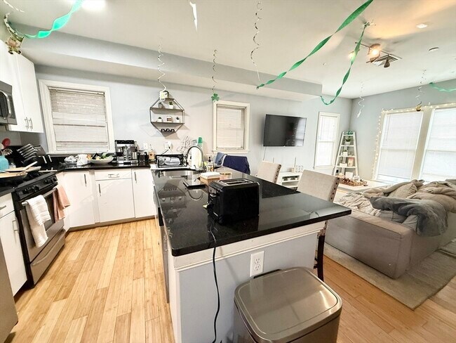 Photo - 195 W 3rd St Unit 1