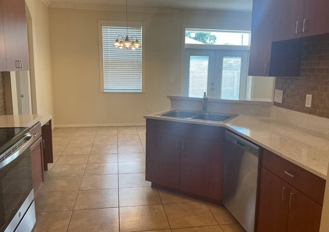 Photo - 635 Heather Glen Loop