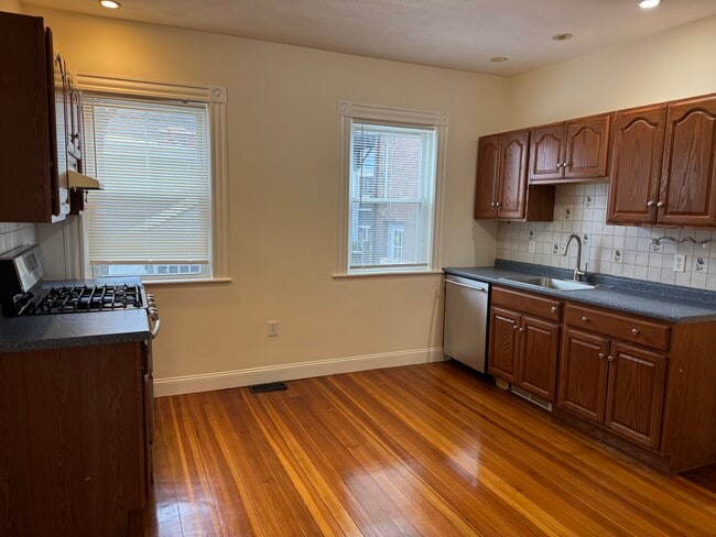 Photo - 163 Belmont St Unit Room