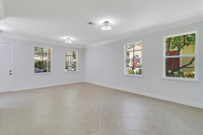 112 Dunmore Dr