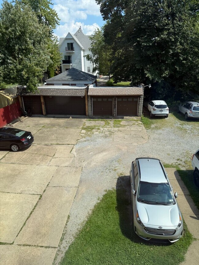 435 S Pacific Ave Unit 4