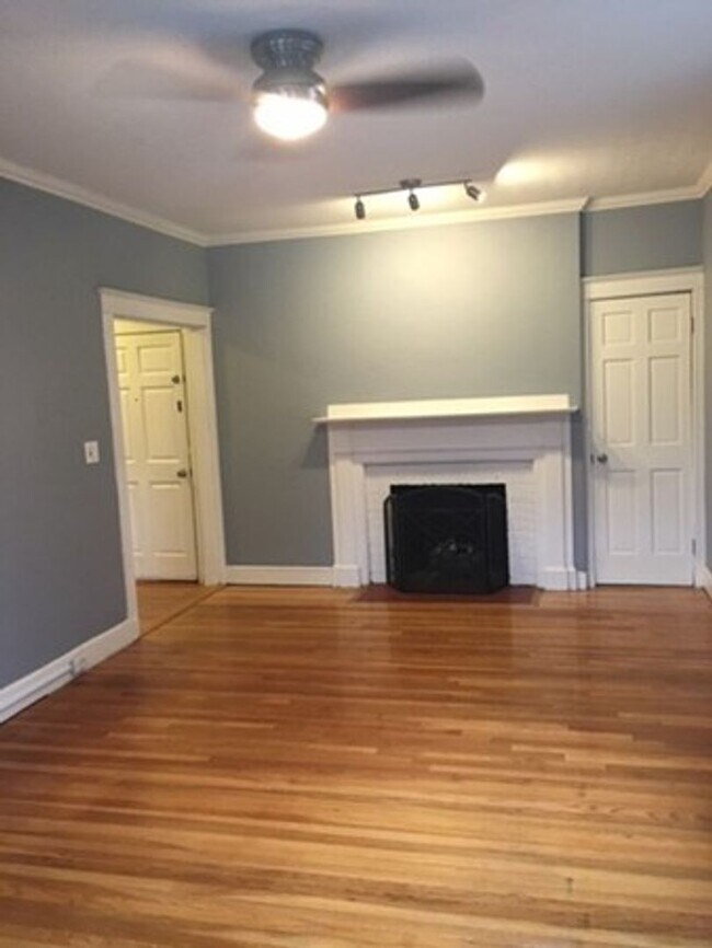 SEPTEMBER 1 - Brookline 3 BR 2 BA - SEPTEMBER 1 - Brookline 3 BR 2 BA Condo