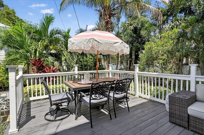 Photo - 235 10TH Ave