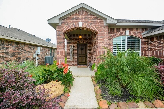 Building Photo - 28602 Lockeridge Farms Dr Rental